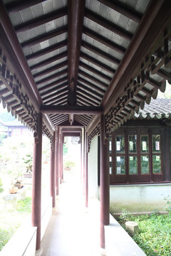 传统木结构长廊