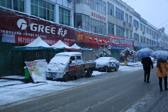 街头雪景