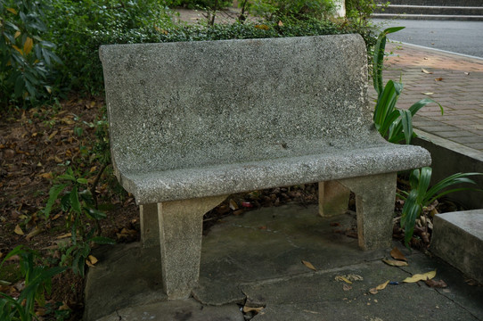 石椅子
