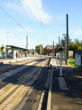 法国卡昂有轨电车轨道及车站站台