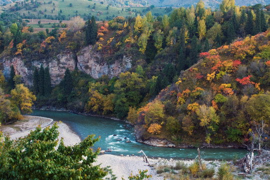 秋天的河谷