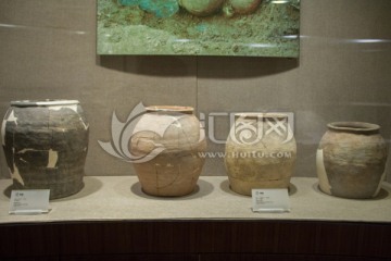 南越王宫博物馆陶罐展示