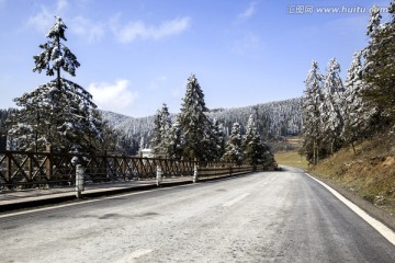 公路雪景