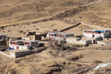 山间的藏族村寨