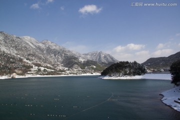 雪景风光湖塘