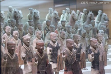 秦代彩俑