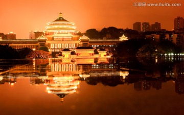 重庆人民大礼堂 雨景倒影