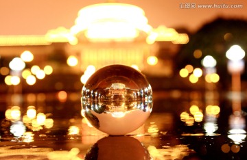水晶球下的重庆人民大礼堂