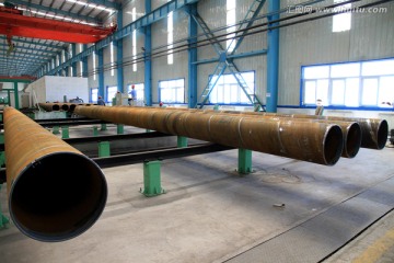 大型钢管生产车间