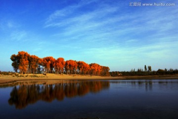 尼雅湖畔