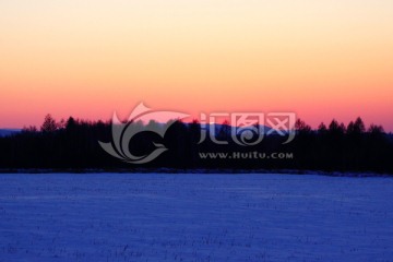 夕照雪原