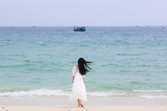 沙滩上的女人