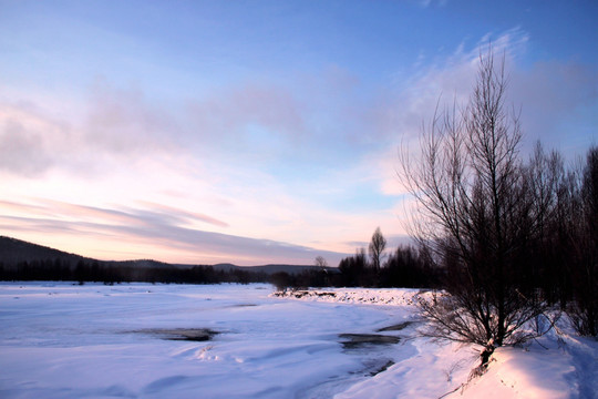 冬季根河的早晨