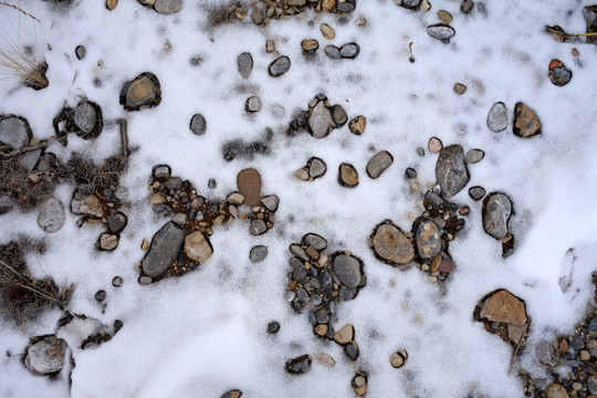 雪地 鹅卵石