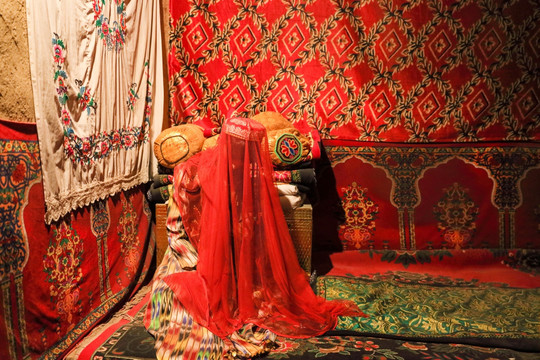 披盖头的维吾尔族新娘