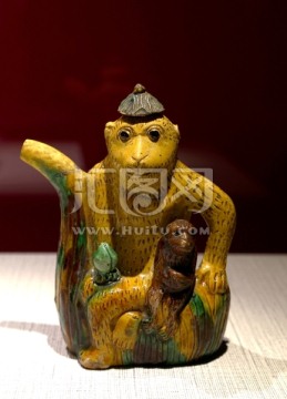 瓷器猴 子母猴桃执壶