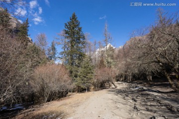 长坪沟遥望四姑娘山幺妹峰