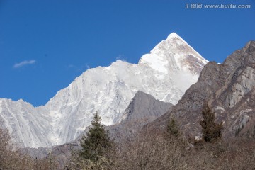 长坪沟遥望四姑娘山幺妹峰