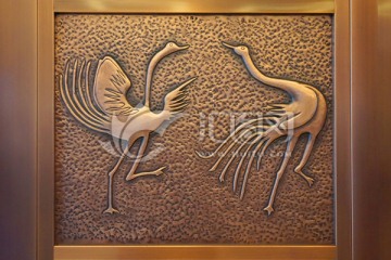 铜门浮雕装饰 两只嬉戏的仙鹤