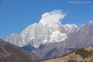 猫鼻梁远眺四姑娘山幺妹峰