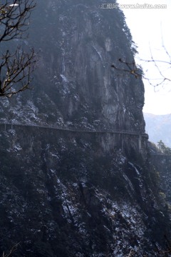 绝壁登山道