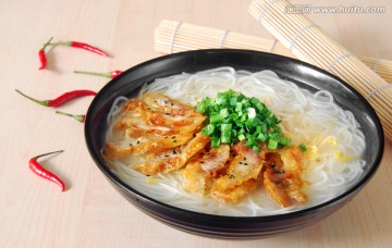 酥肉米線