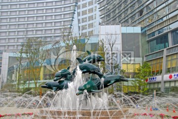 海豚喷泉雕塑