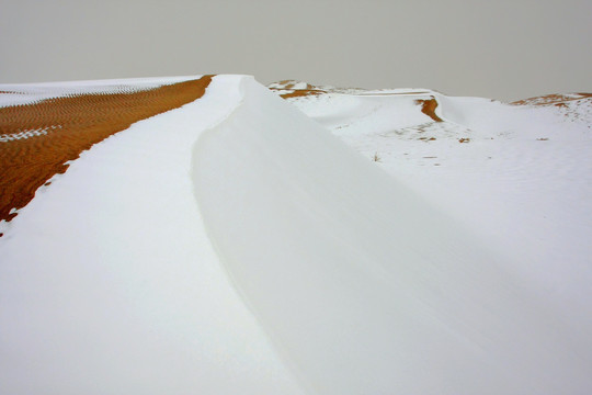 沙漠雪景