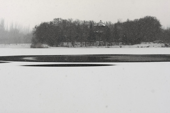 昆湖雪景