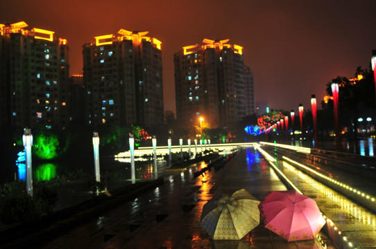 城市夜色 灯火辉煌 雨后