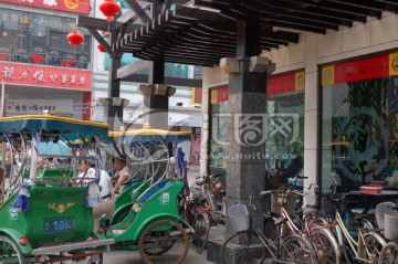 成都春熙路风情小景 人力三轮车