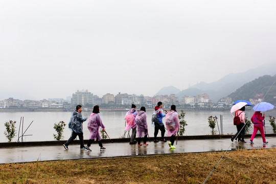 雨中徒步