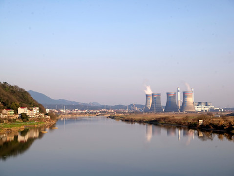 浙能兰溪电厂蒸馏塔全景