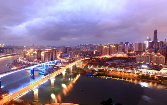 重庆嘉陵江大桥和江北区夜景
