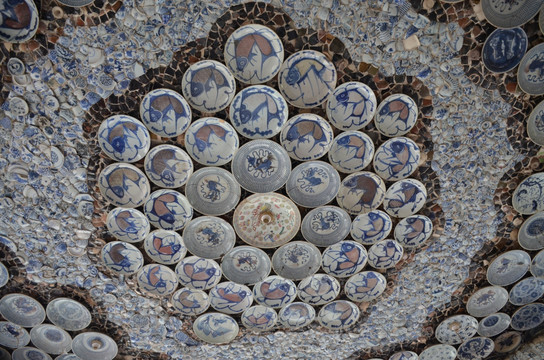 瓷房子盘子堆叠的天花板