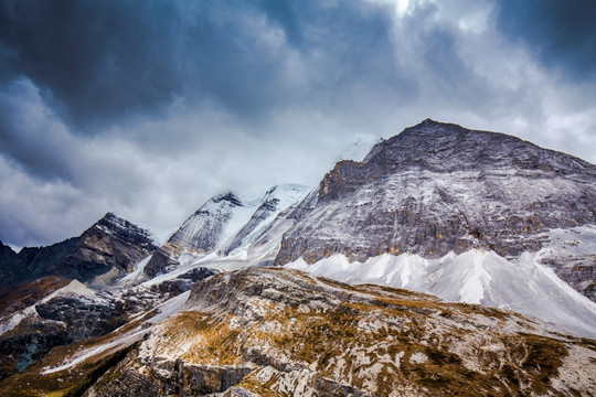 亚丁雪山