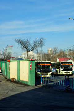 公交车车站