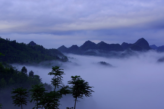 山峰云霧