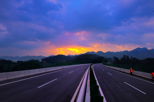 远山 高速公路