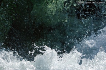 浪花飛濺