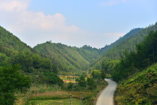 崇山峻岭