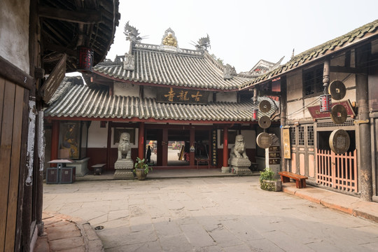 古龙寺大门 古街道 青石板