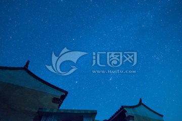 星空下的建筑