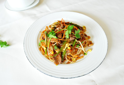 牛肉炒河粉