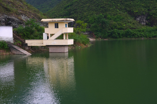 水库 水文监测房