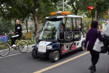 治安巡查车辆巡逻