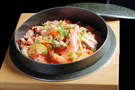 韩国海鲜石锅拌饭