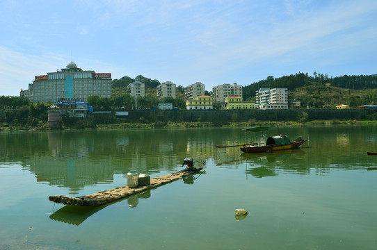 城市江边风景