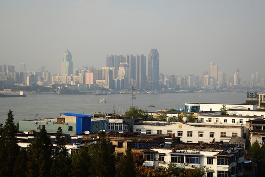 武汉长江两岸的建筑群