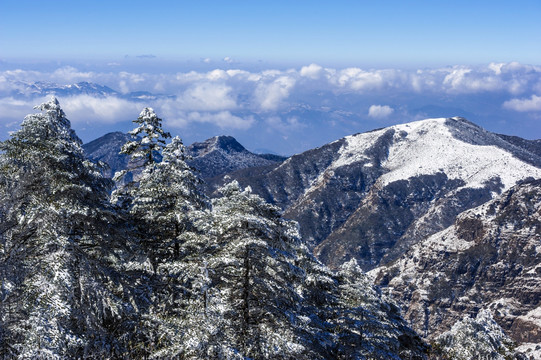 雪景 昆明轿子雪山